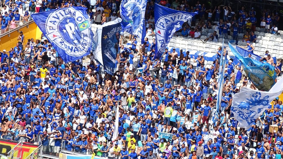 Cruzeiro divulga que poderá ter torcida em jogo com Athletico-PR no  Mineirão - Rádio Itatiaia