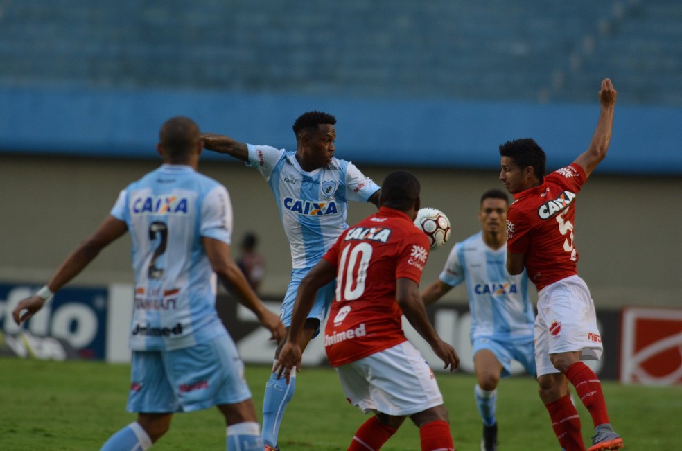 Vila Nova é derrotado pelo Sport, sai do G-4 e despenca na tabela da Série B  - EG