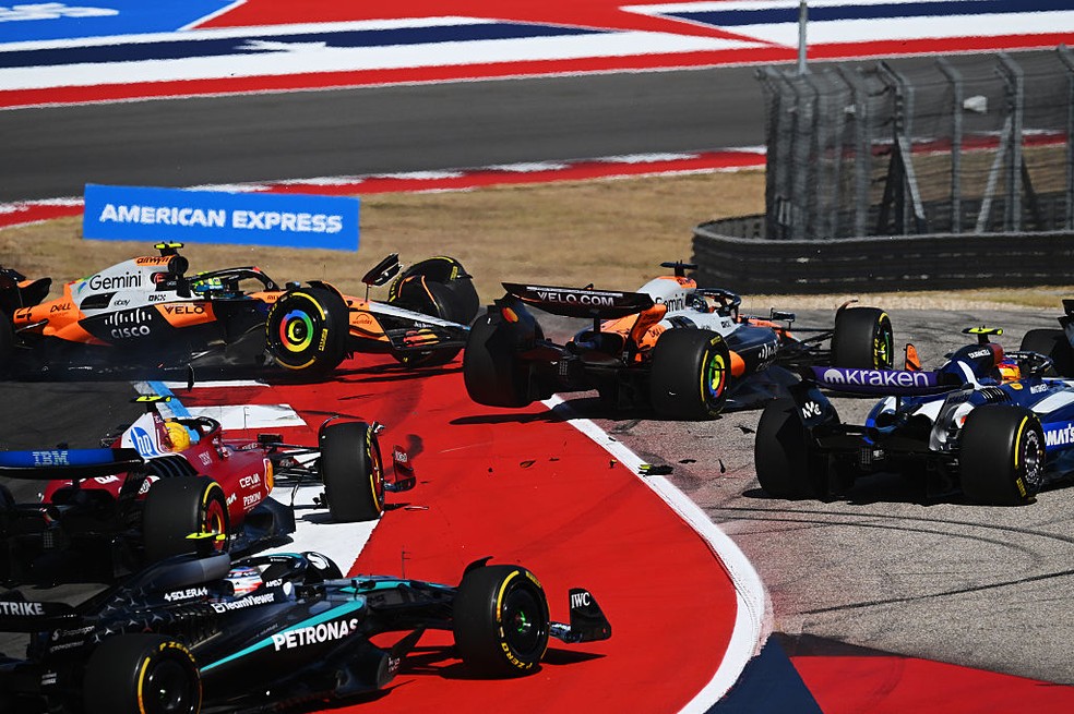 Batida na largada da corrida sprint nos EUA — Foto: Clive Mason/Getty Images