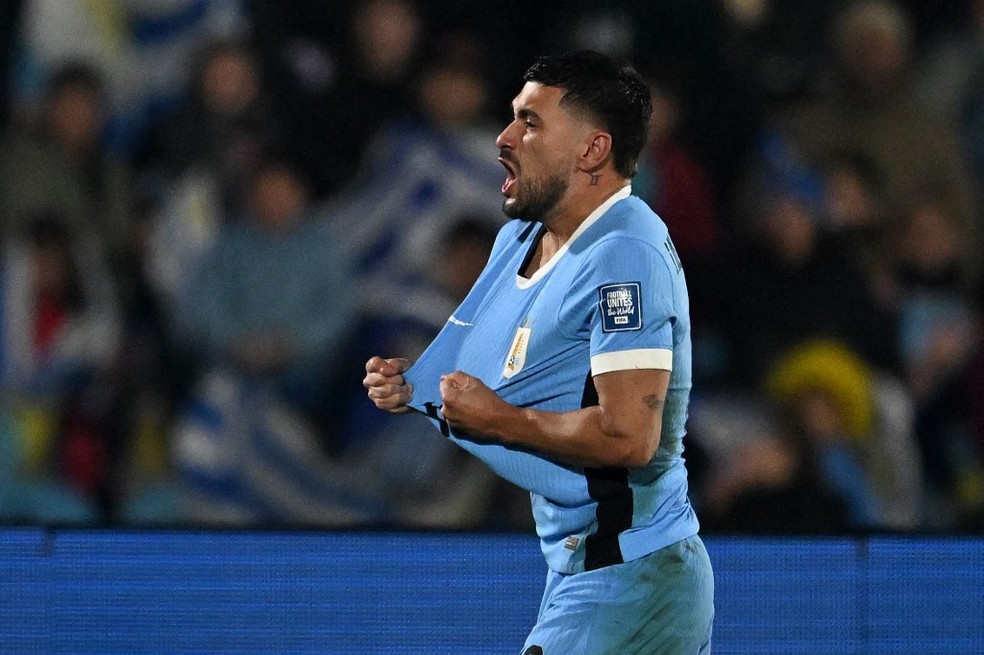 Arrascaeta comemora gol pelo Uruguai — Foto: Eitan ABRAMOVICH / AFP