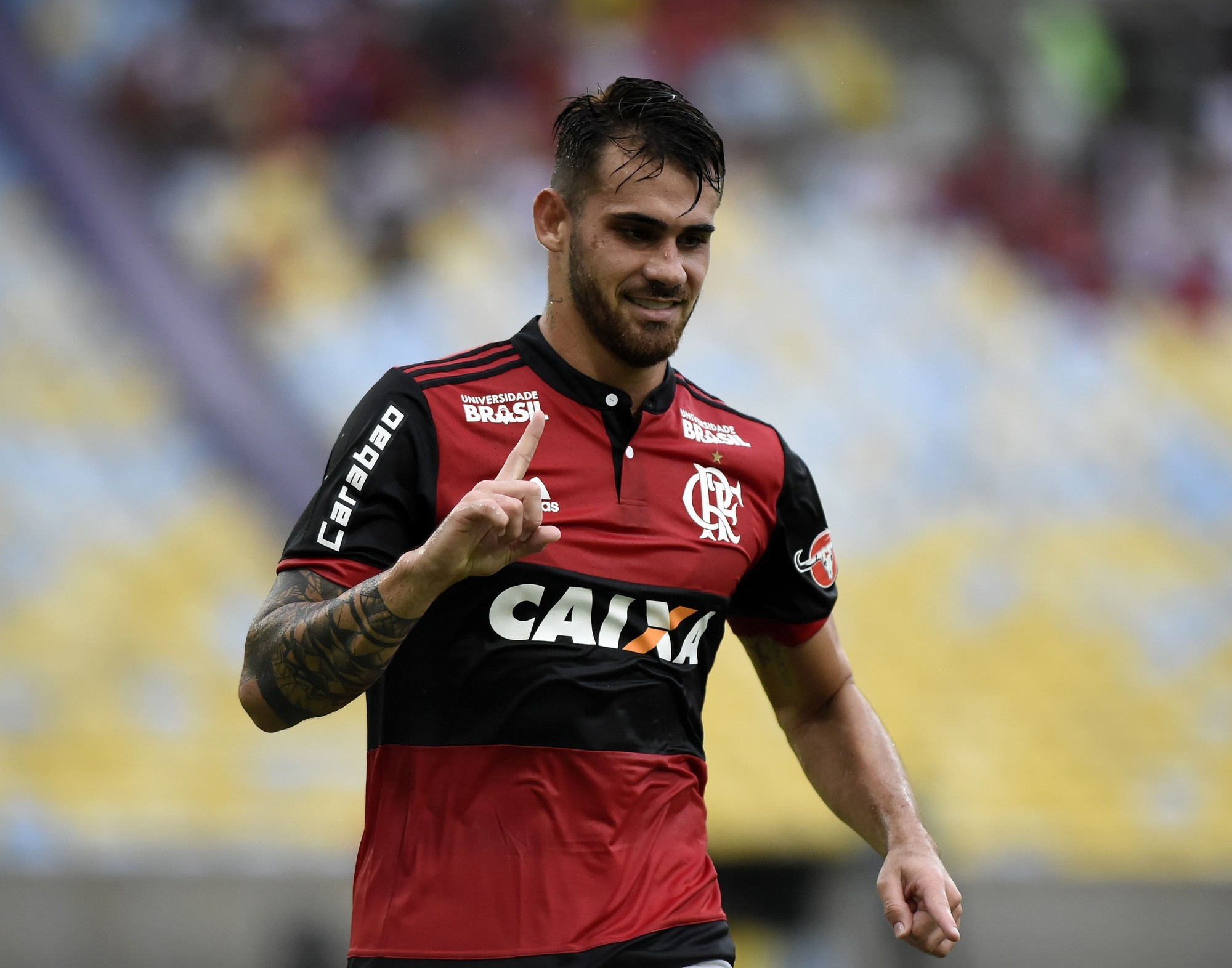 Atacante ex-Flamengo volta ao Brasil para jogar a Série B pelo Avaí