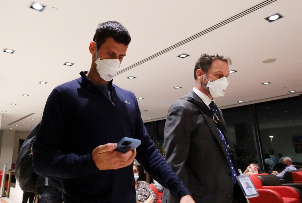 Djokovic ajuda dois hospitais italianos na luta contra a covid-19 - Gazeta  Esportiva