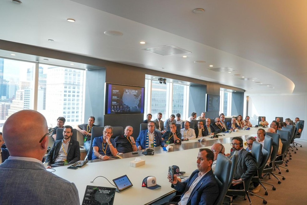 Dirigentes em encontro com representantes da MLS — Harry Massis participa