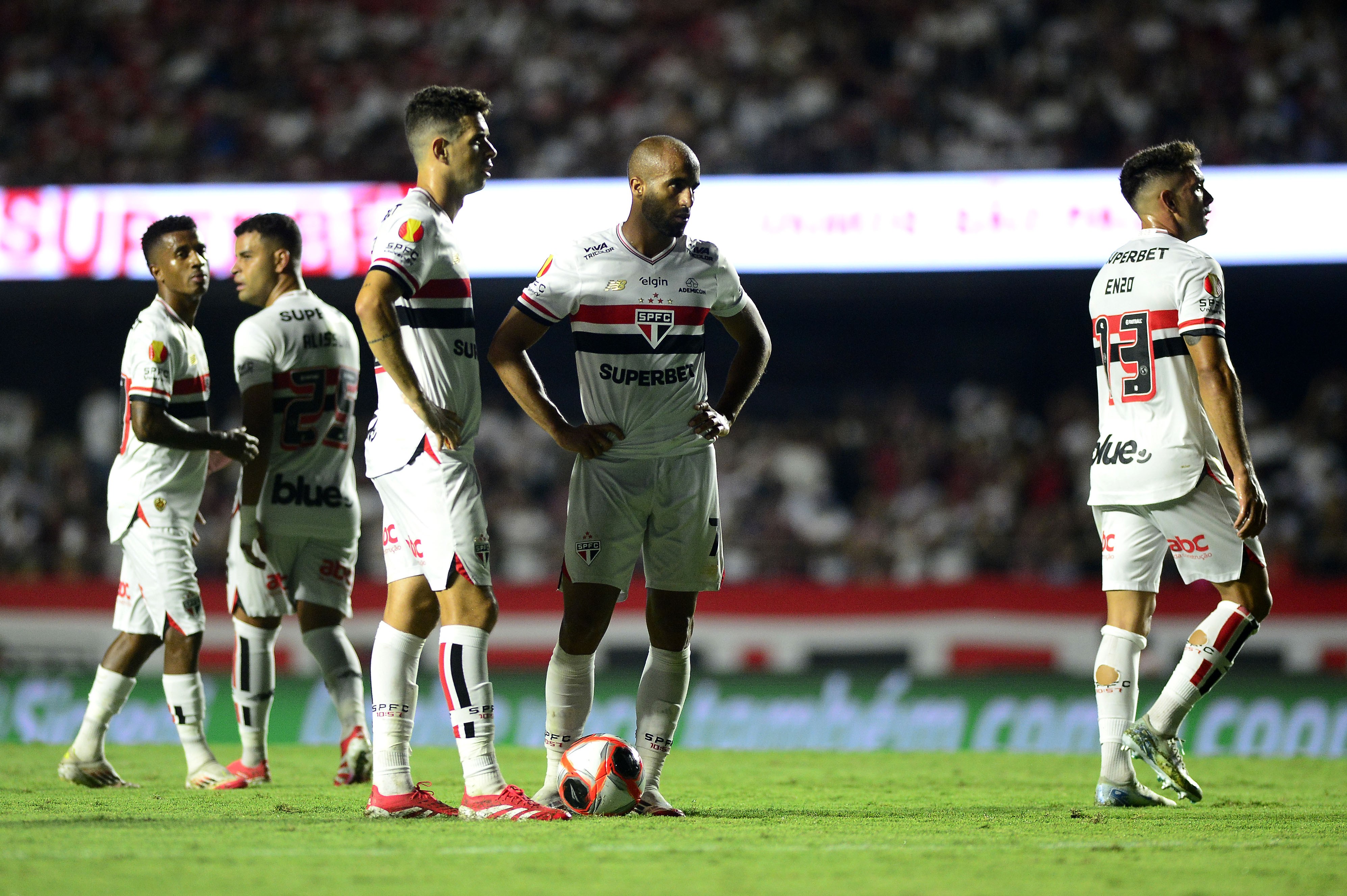 Lucas e Oscar: desfalques preocupantes que afetam quase metade dos gols do São Paulo