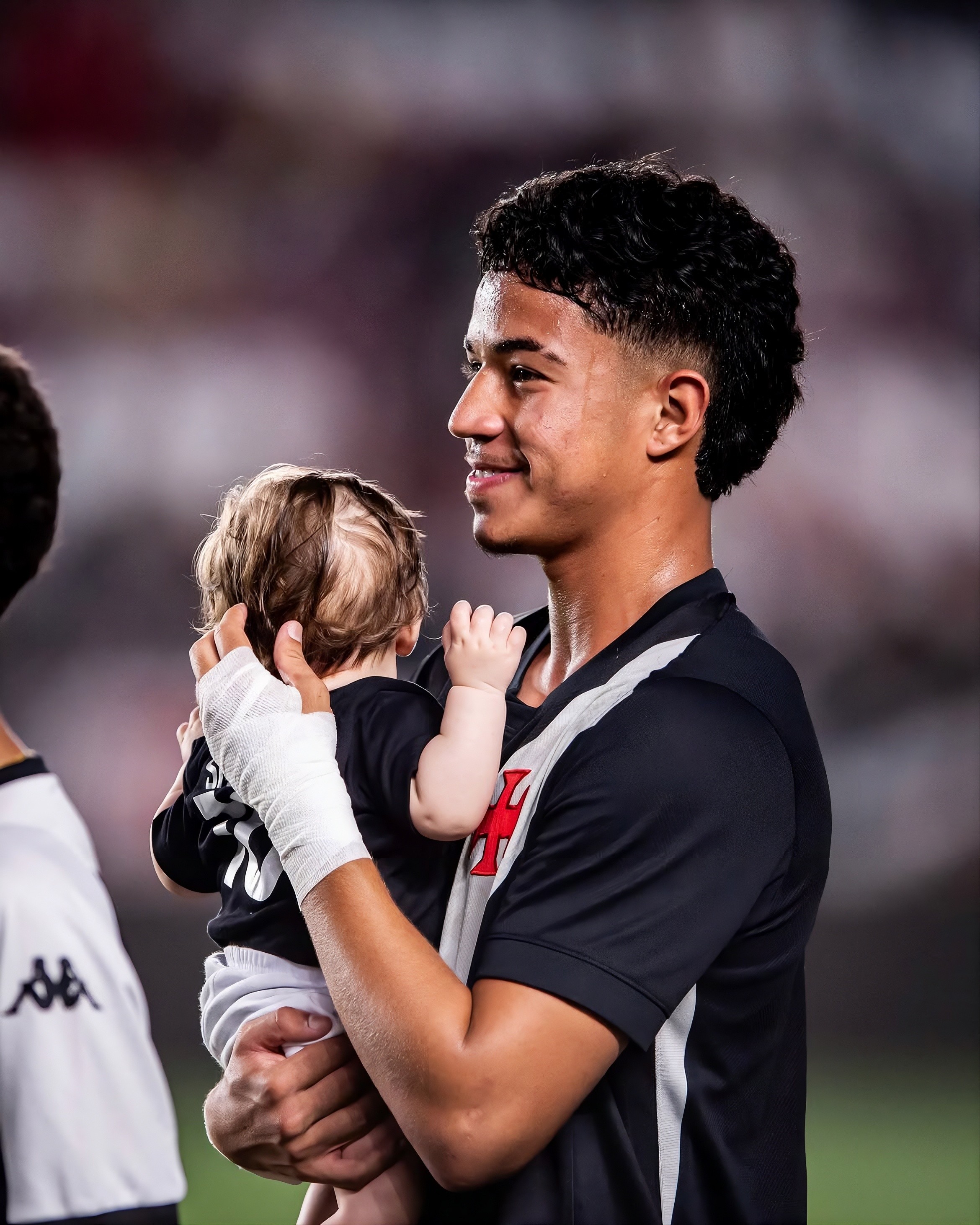 Joia do Vasco que viralizou acalmando bebê em São Januário volta a campo para decisão do Brasileirão Sub-20