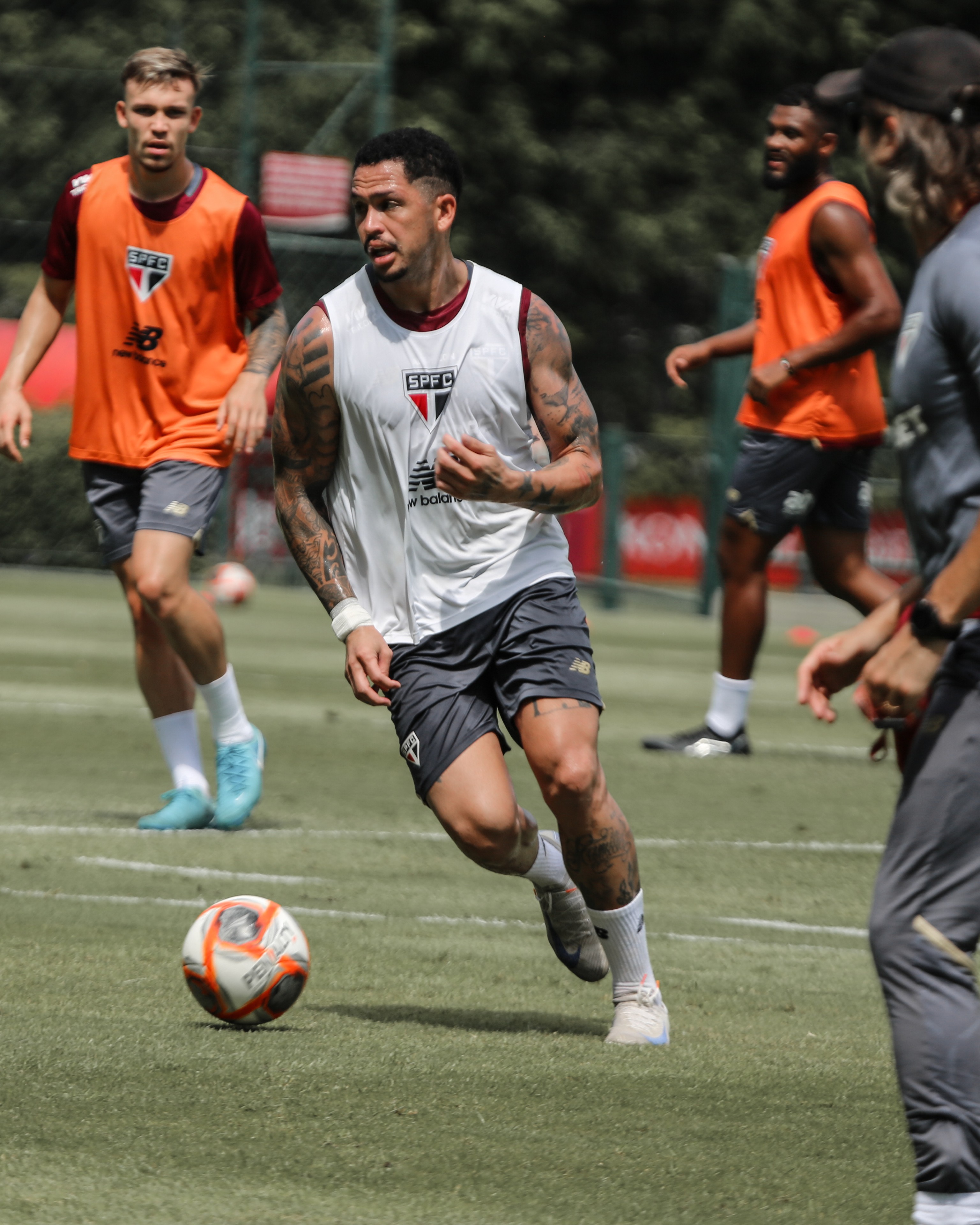 OLHO NELE! Luciano se aproxima de grande artilheiro do São Paulo no início do Brasileirão