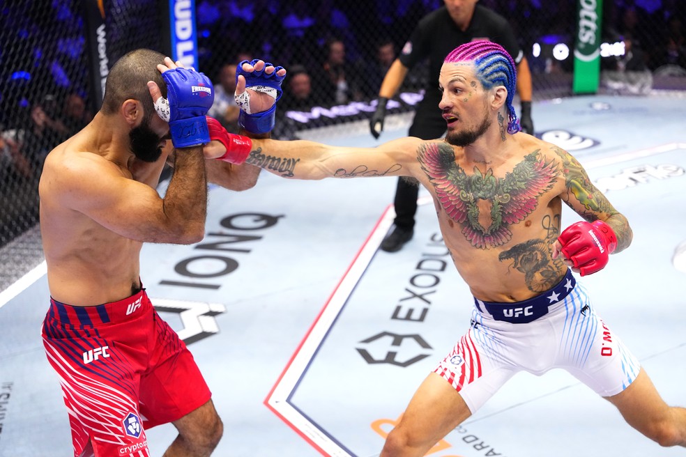 Sean O'Malley venceu Aiemann Zahabi por nocaute técnico no segundo round — Foto: Jeff Bottari/Zuffa LLC