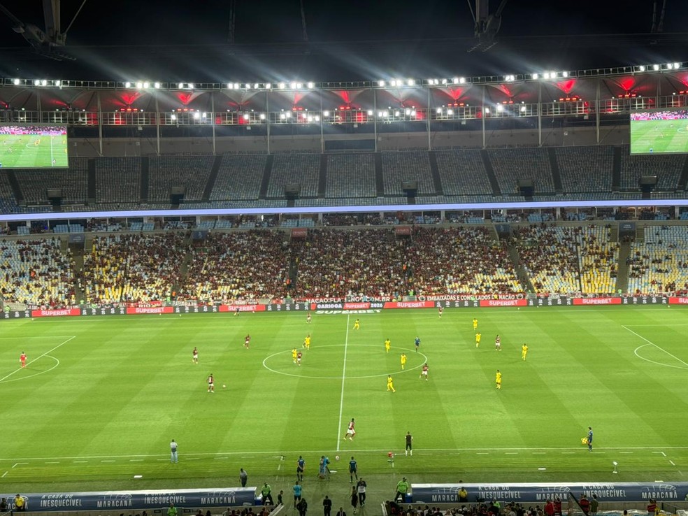 Torcida do Flamengo protesta com vaias no Maracan� � Foto: Luiza S� / ge