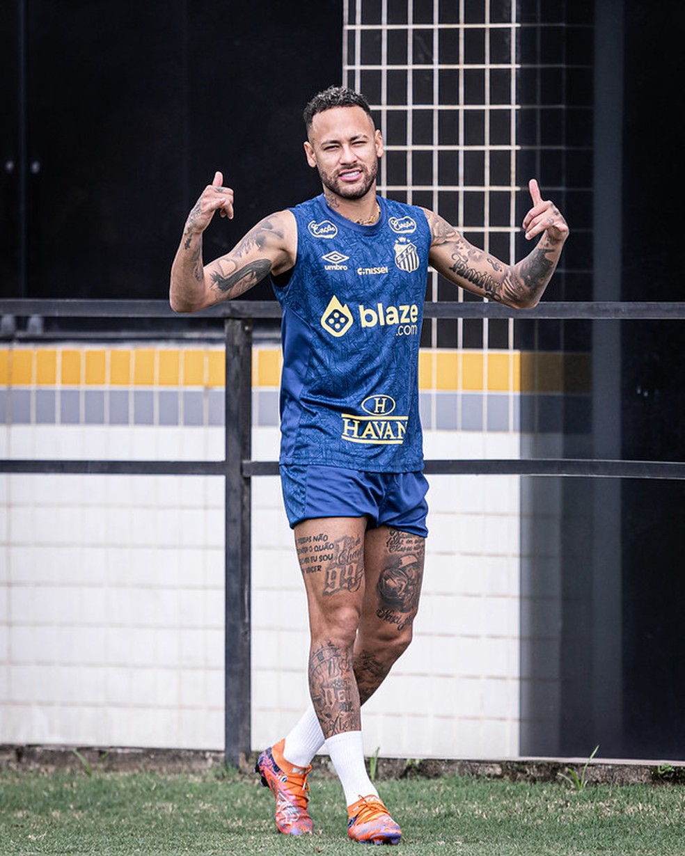 Neymar durante treino pelo Santos — Foto: Raul Baretta/Santos FC