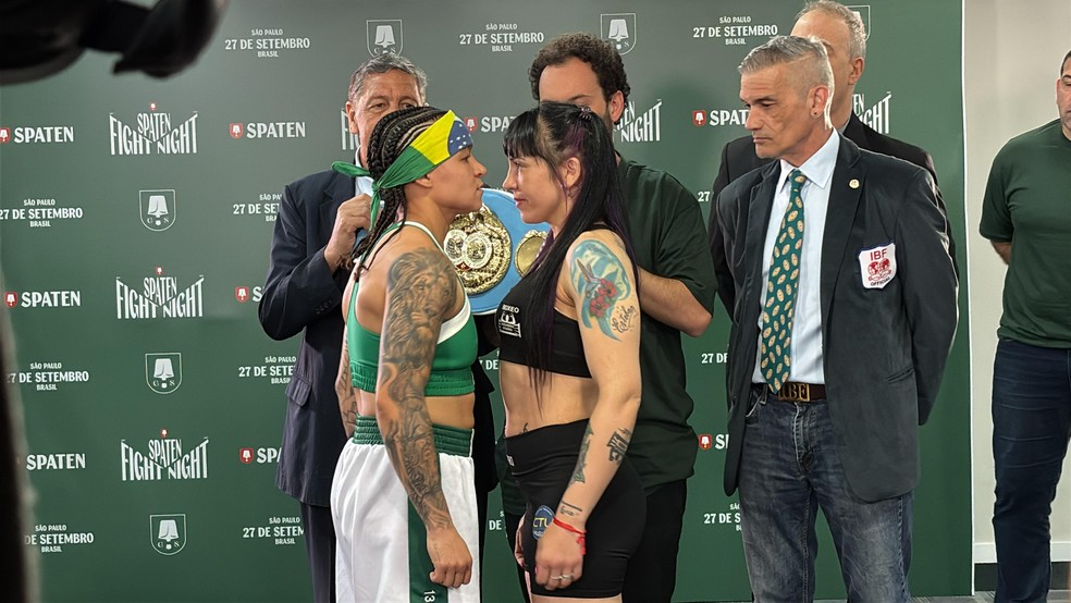 Bia Ferreira x Maira Moneo - pesagem Spaten Fight Night — Foto: Vitória Lemos