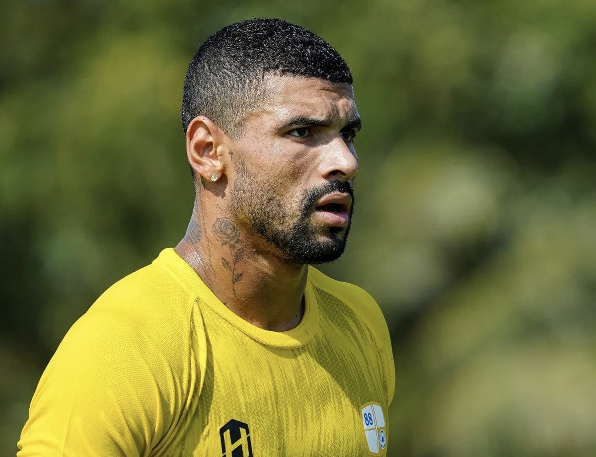 De volta à Indonésia, zagueiro Renan Alves comenta parceria brasileira