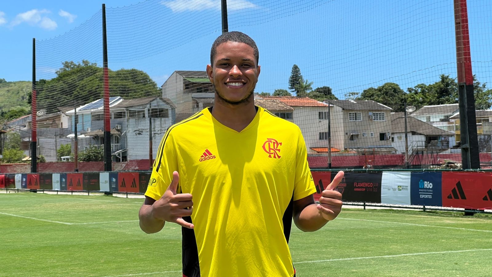 Ex-Flamengo, Ryan Luka deixa o Nacional-AM e será companheiro de Balotelli em Dubai
