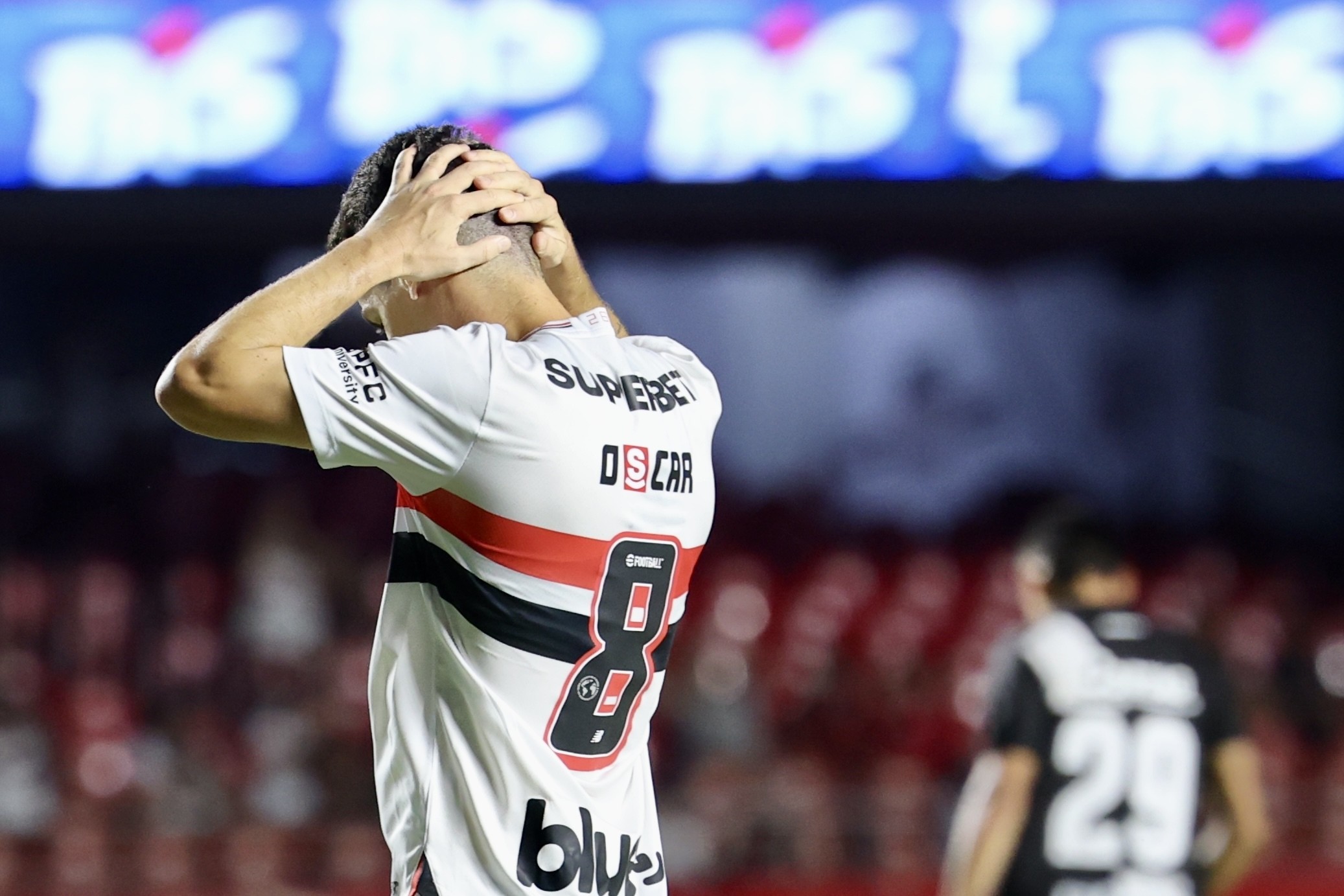 Oscar critica falta de entrega do São Paulo após derrota para a Ponte