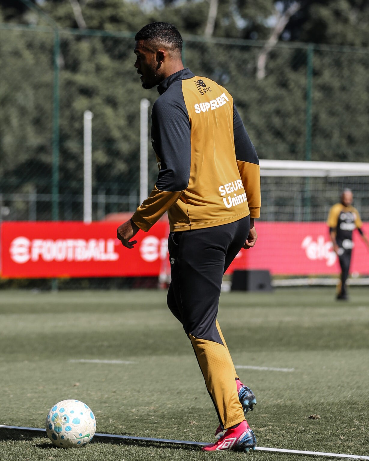 Sabino avança em recuperação, e São Paulo faz treino com foco defensivo