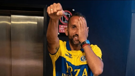 Barcos faz hat-trick no Peru e mostra que a idade é só um número