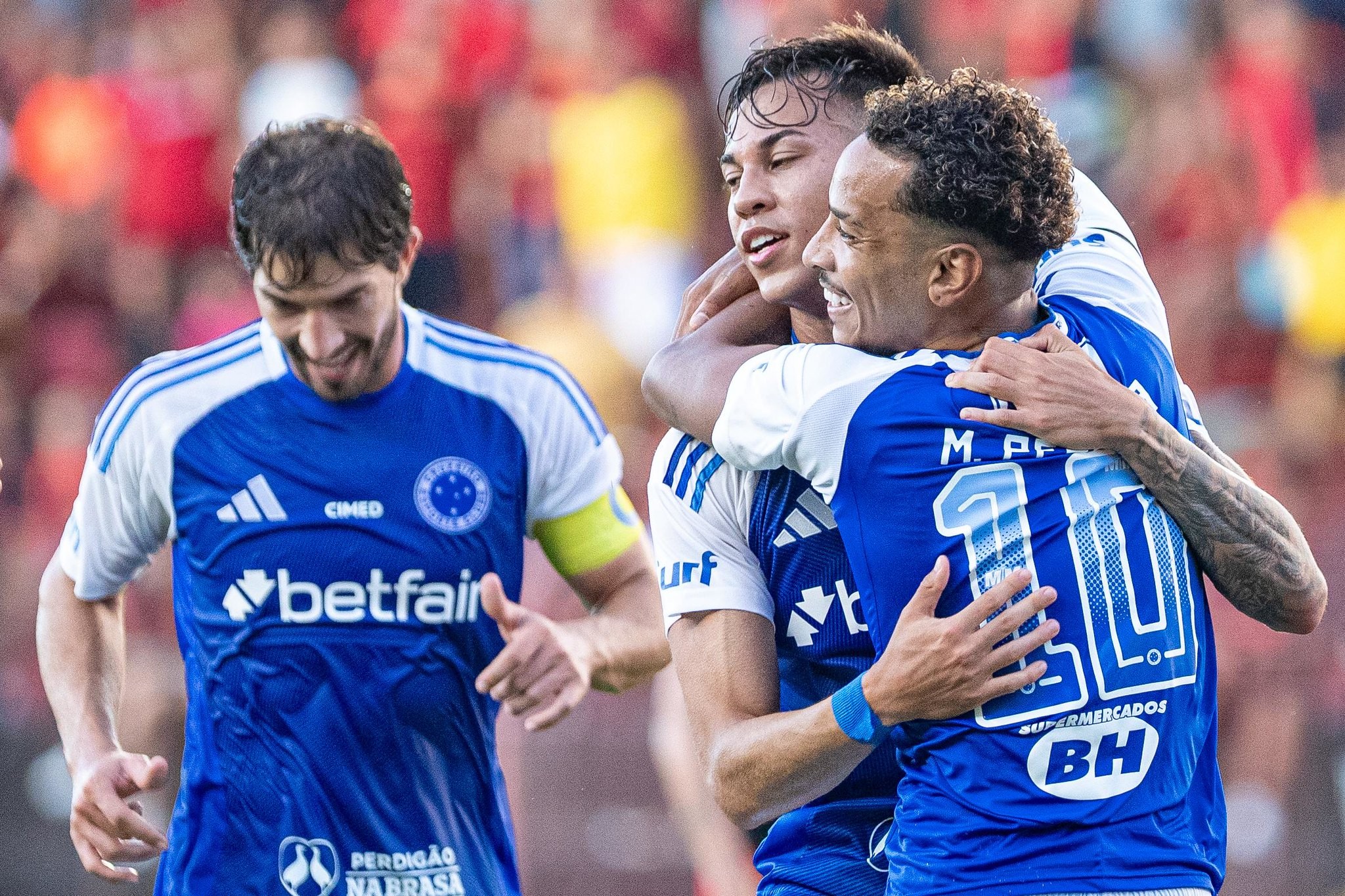 Cruzeiro domina o Sport e se destaca no Jardinismo em nova fase.