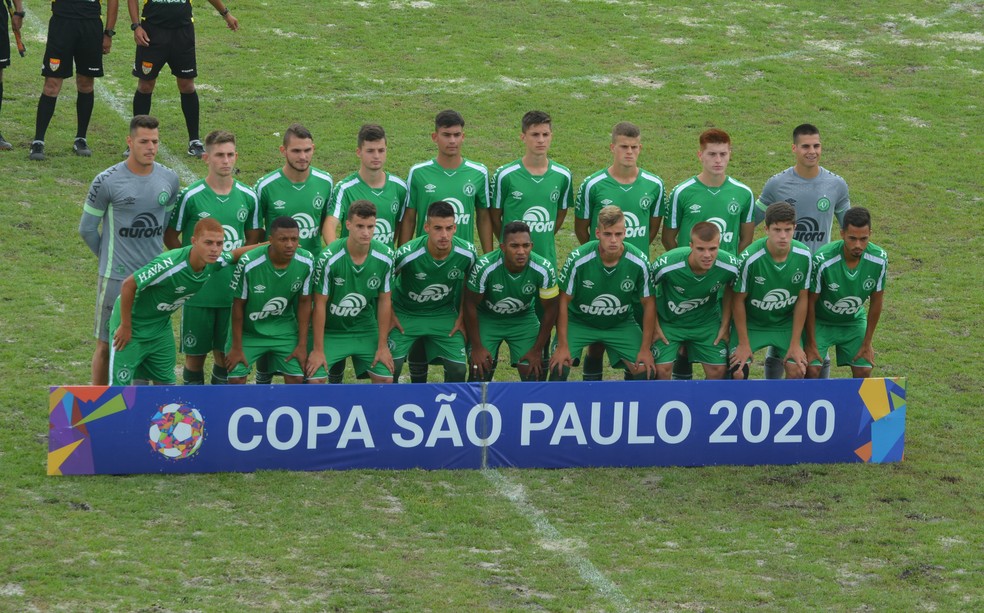 Foguinho completa 50 jogos pela Chapecoense em dois anos no profissional -  Lance!