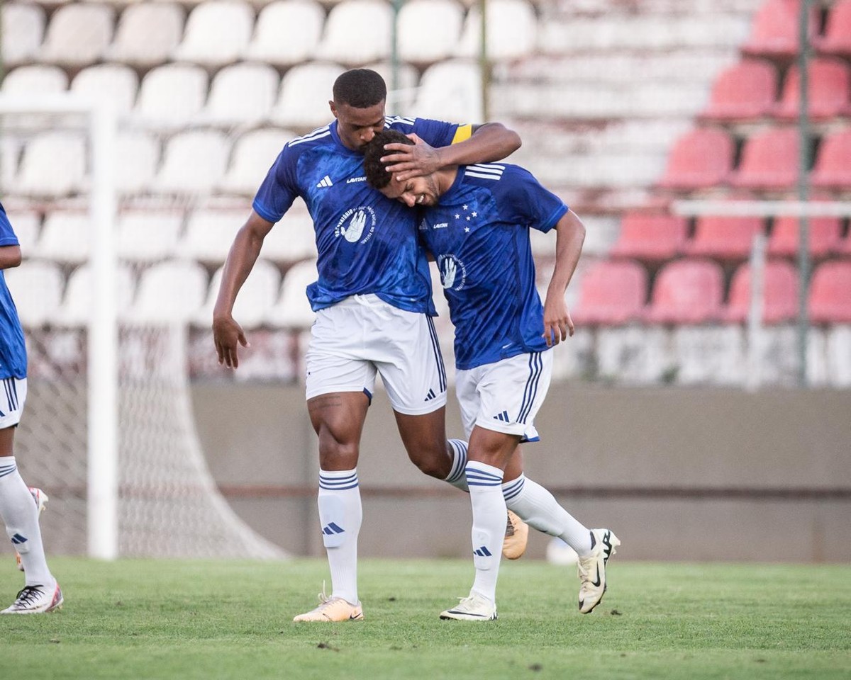 Cruzeiro vence Fortaleza e alcança G-8 no Brasileirão Sub-20.