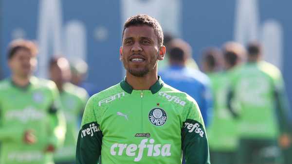 Palmeiras renova contrato com Marcos Rocha: realização de sonhos no futebol.