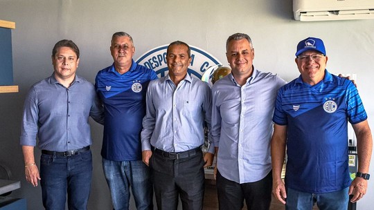 Novo técnico e diretorblaze cassino alaa wail yacoub al alemfutebol do Confiança têm primeiro encontro no Sabino Ribeiro