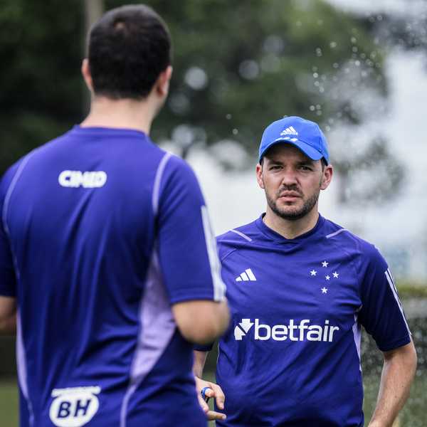 Reforçado, Cruzeiro encara Pouso Alegre com novidades na escalação.