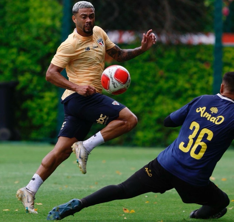 Rato marca gol pelo São Paulo em jogo-treino contra o São Bernardo — Foto: Rubens Chiri/saopaulofc.net