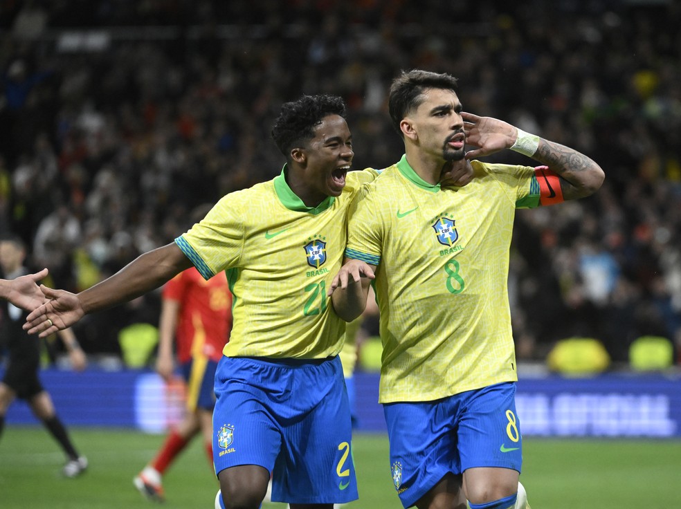 Paquetá e Endrick comemorando gol, Brasil x Espanha — Foto: Andre Durão