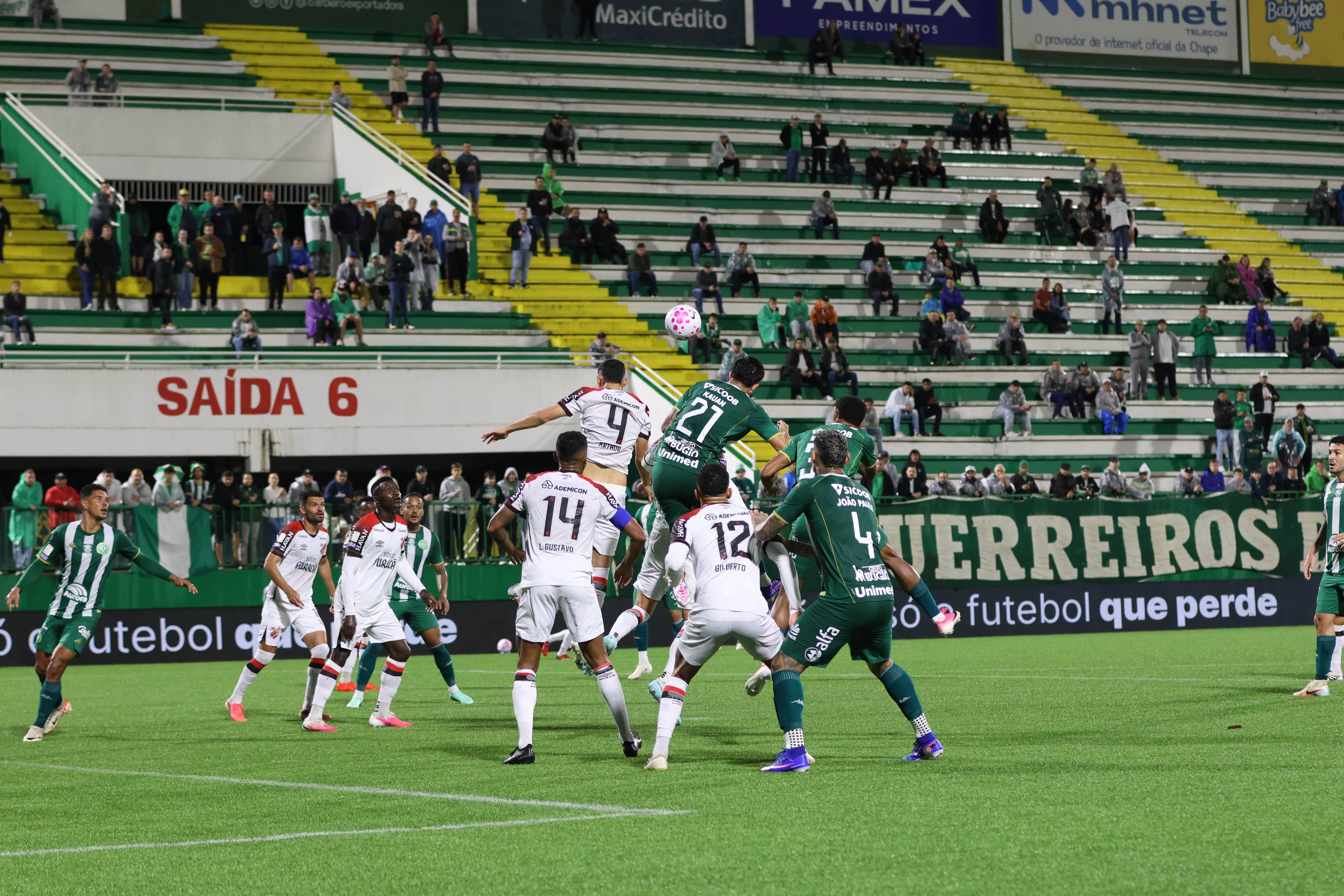 Análise: virtualmente rebaixada, Chapecoense aguarda confirmação matemática