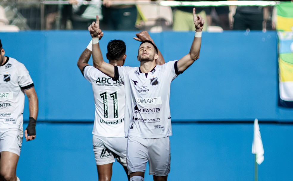 Luiz Fernando fez os dois gols do ABC — Foto: Guilherme Drovas/ABC