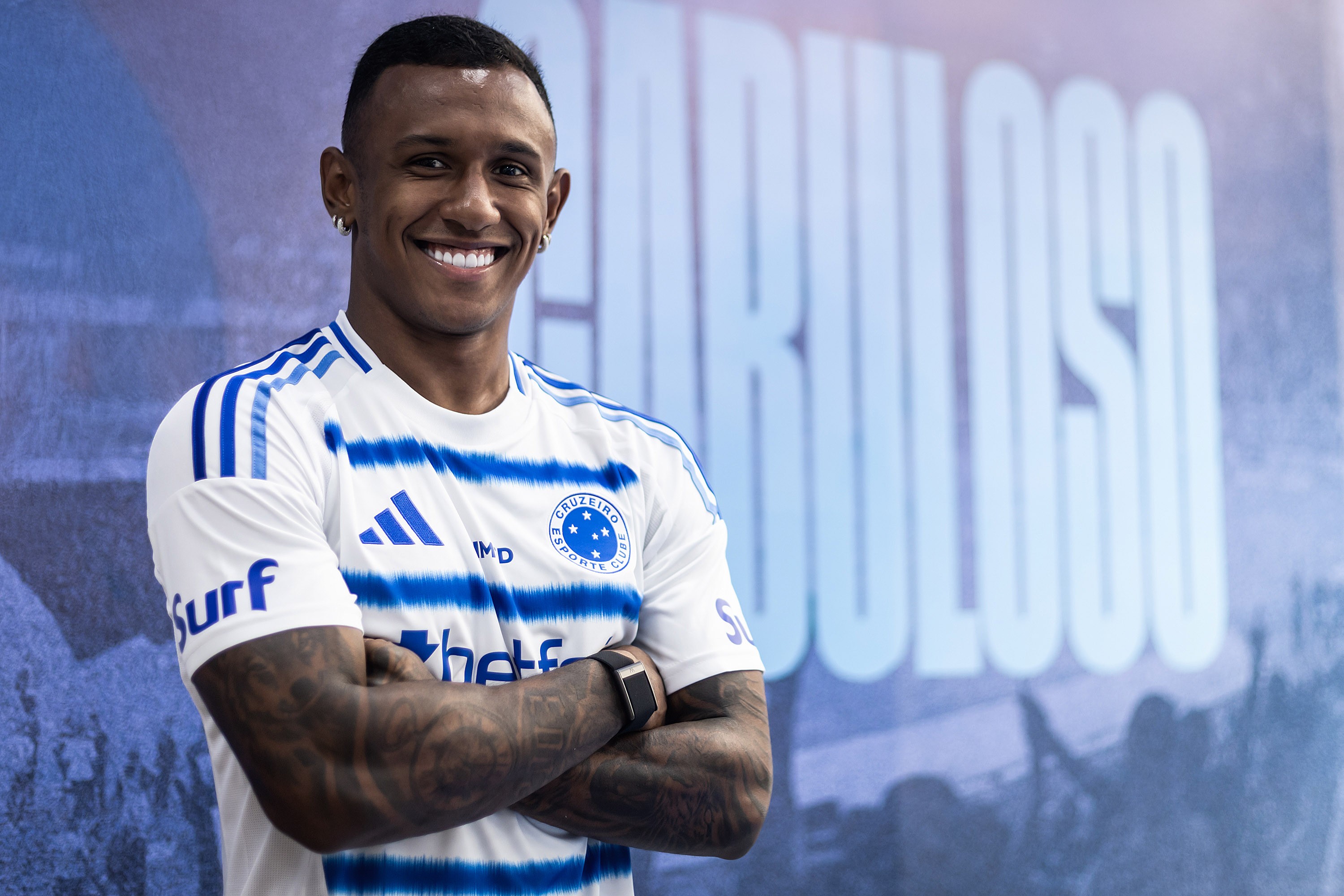 Cruzeiro anuncia compra de Marquinhos, que assina até 2028