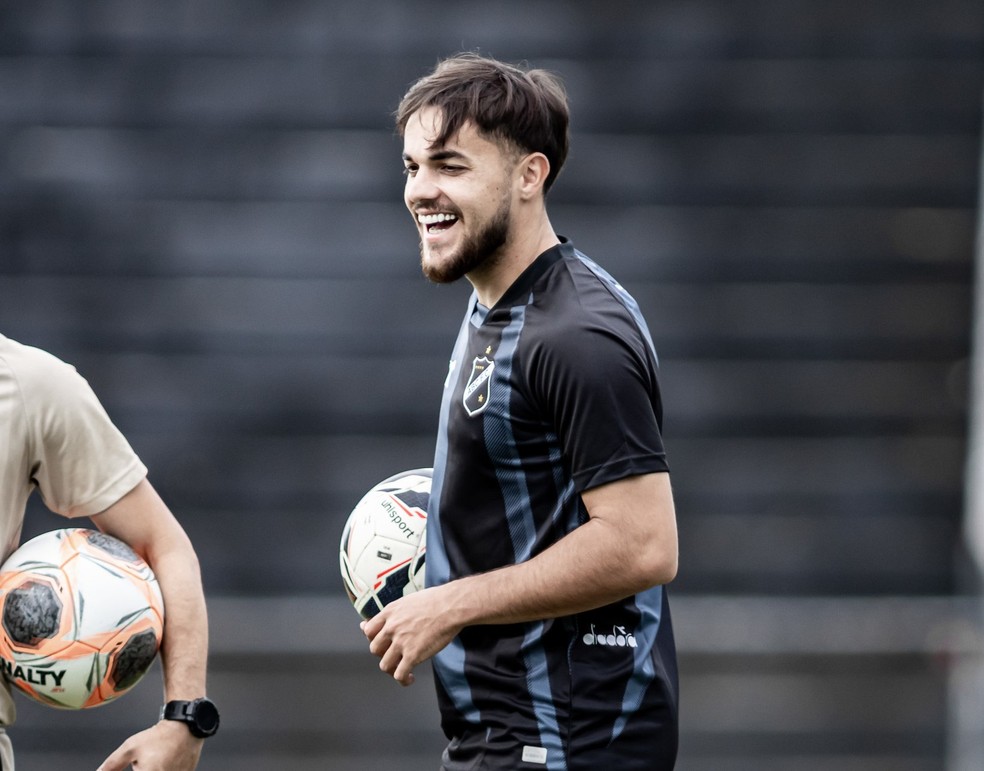 João Pedro pode estrear pelo ABC neste domingo — Foto: Guilherme Drovas/ABC