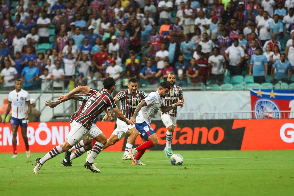 Cauly, do Bahia, marcado por quatro jogadores do Fluminense — Foto: Letícia Martins / EC Bahia