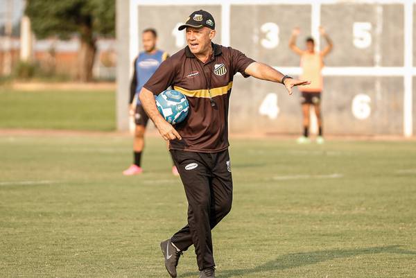 Eduardo Baptista abre o jogo sobre sua saída do Palmeiras, elogia Leila e revela sonho de enfrentar o pai