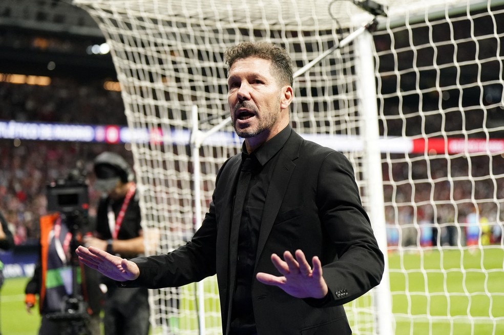 Simeone pede calma aos torcedores em Atlético de Madrid x Real Madrid — Foto: Reuters