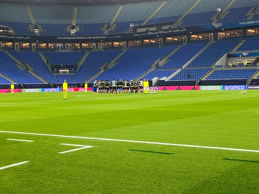 Botafogo treina em Doha — Foto: Sergio Santana / ge