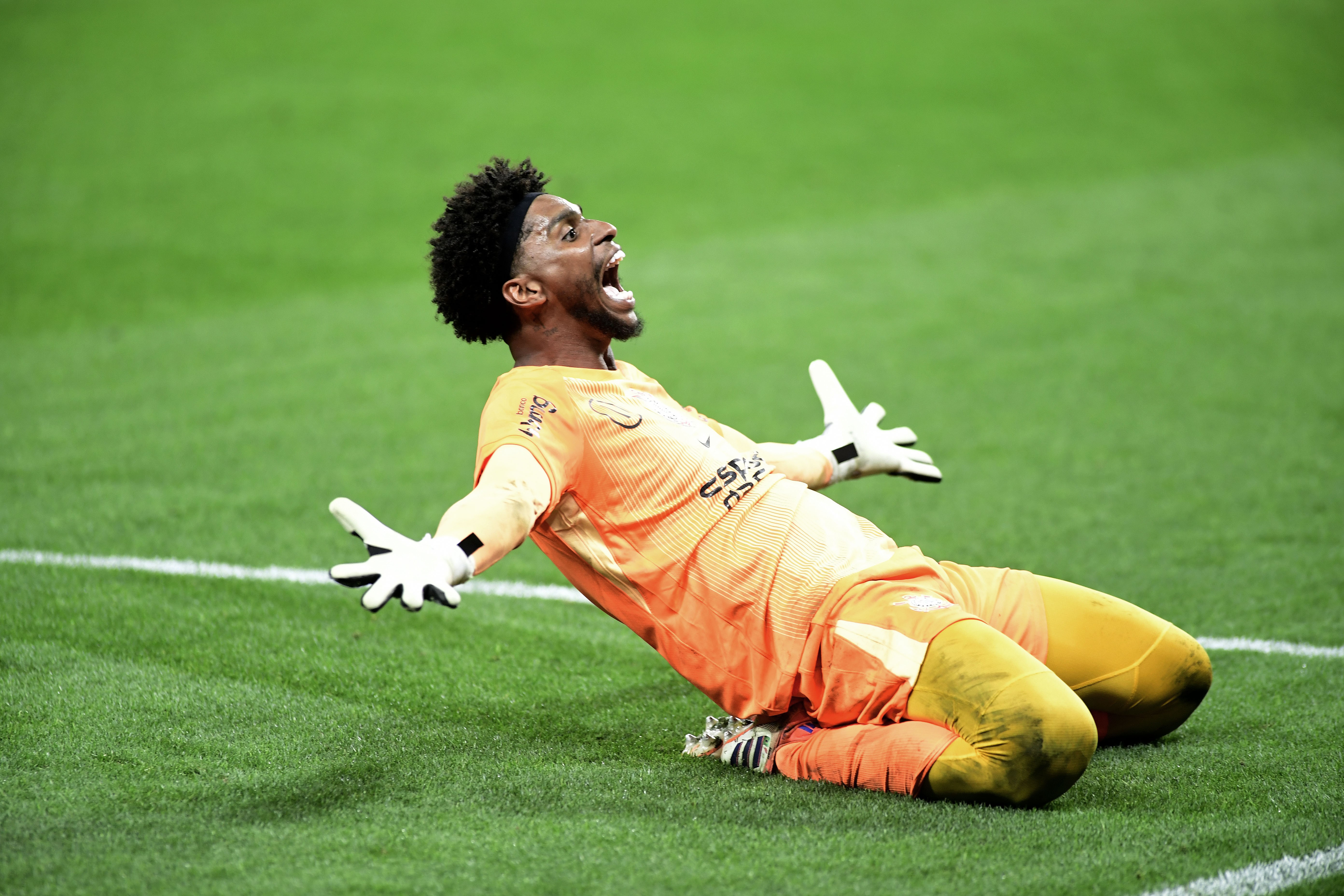 Hugo, craque do Corinthians, sonha em transformar ano doloroso em título histórico e marcante