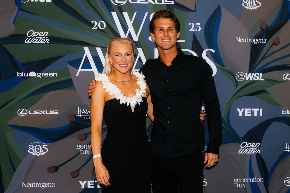WSL Awards: Tati Weston-Webb e Jesse Mendes — Foto: WSL