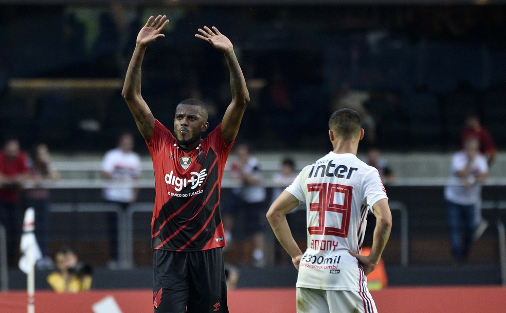 Marcelo Cirino em uma das passagens pelo Furac&atilde;o &mdash; Foto: Marcos Ribolli