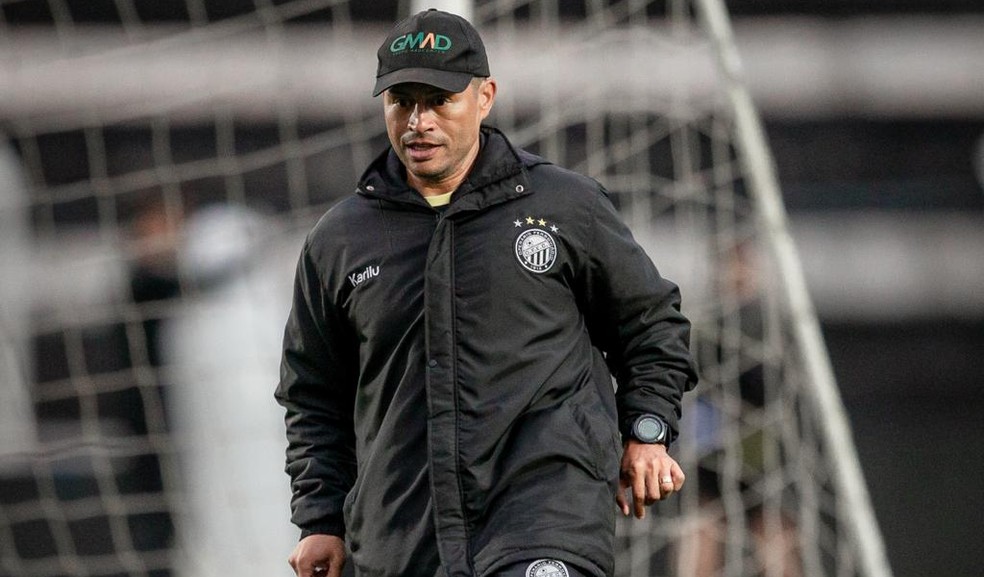 Alex, técnico do Operário-PR — Foto: André Jonsson/OFEC