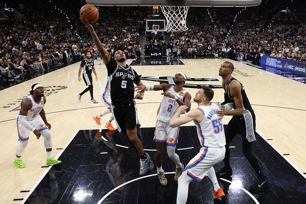 O San Antonio Spurs dominou o Oklahoma City Thunder durante todo o jogo — Foto: Getty Images