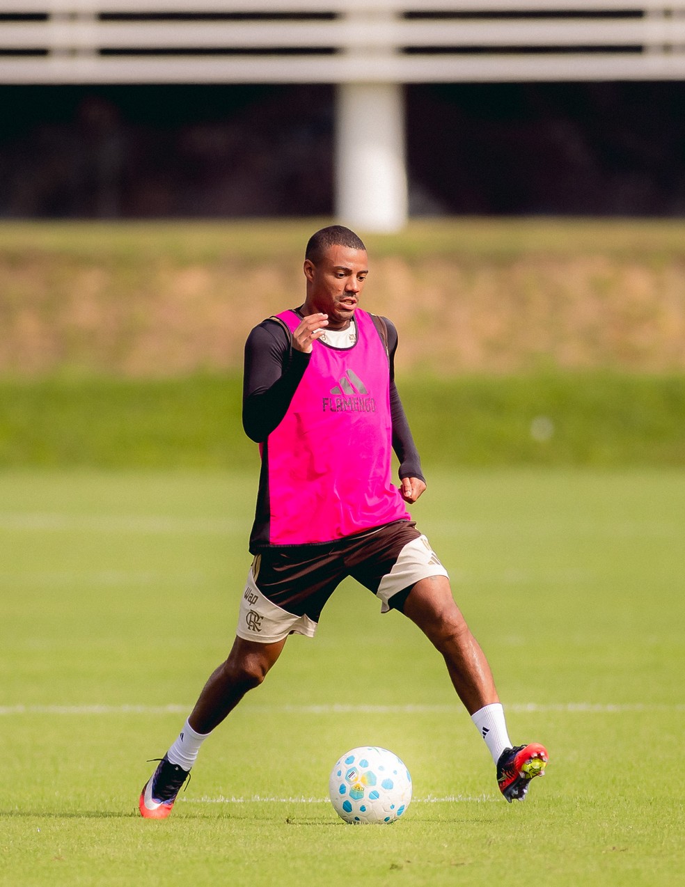 De la Cruz em treino do Flamengo nesta semana — Foto: Adriano Fontes / Flamengo