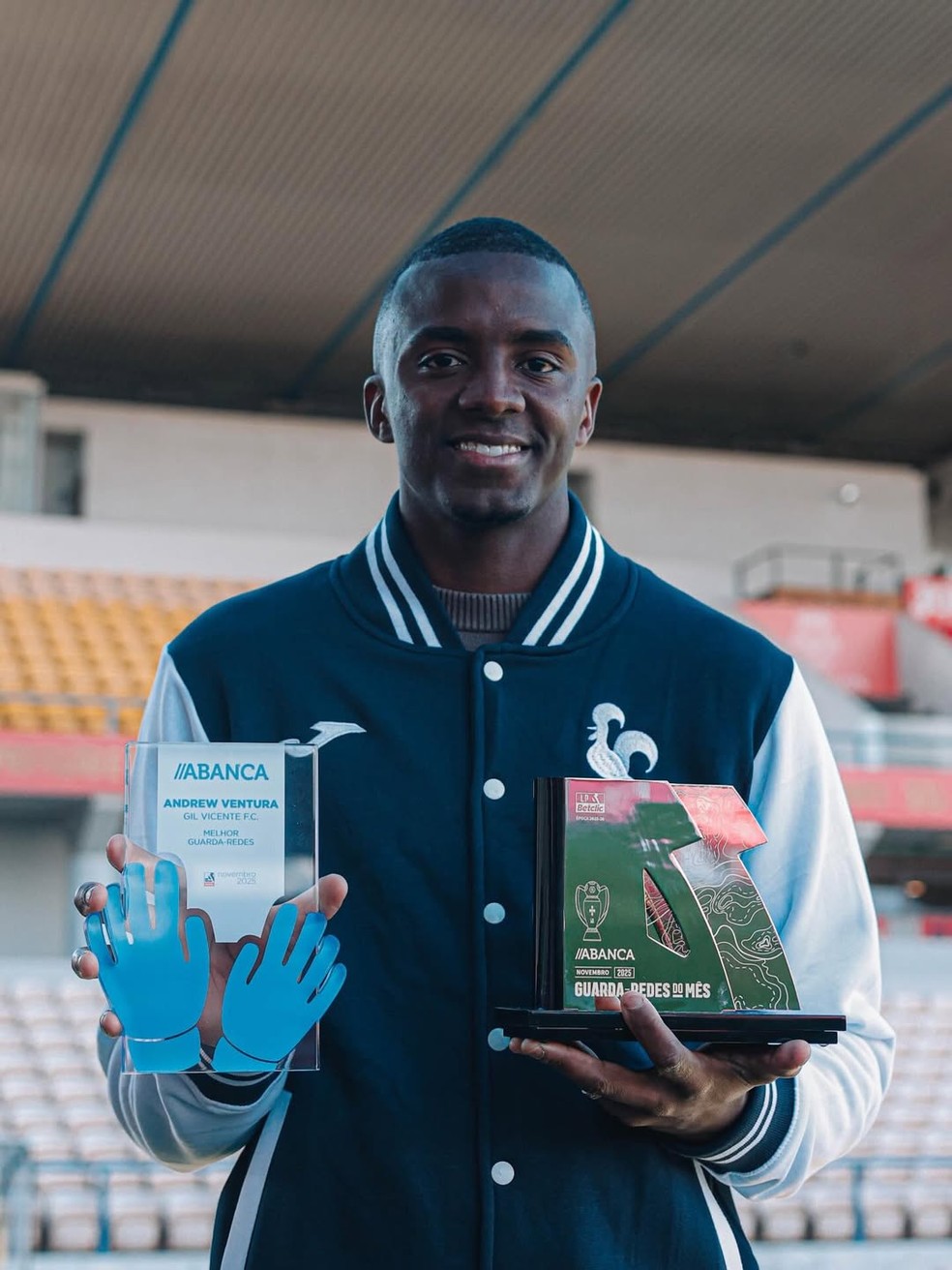 Andrew com pr�mios de melhor goleiro em Portugal � Foto: Divulga��o / Gil Vicente
