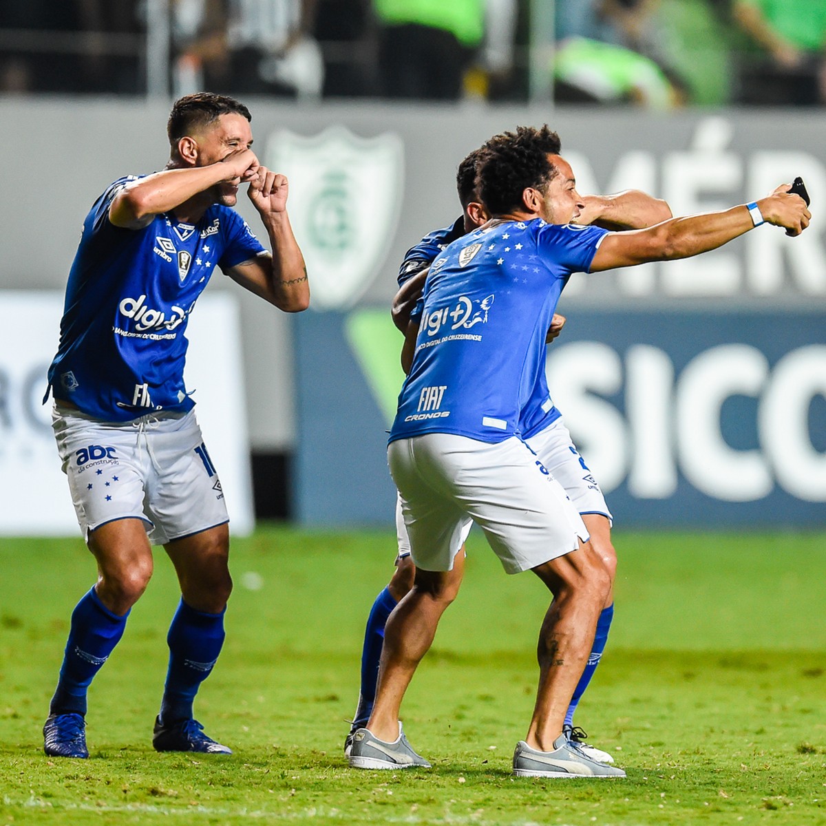 Jogadores de menor estatura são esperança de gols do Cruzeiro contra o  Tricordiano