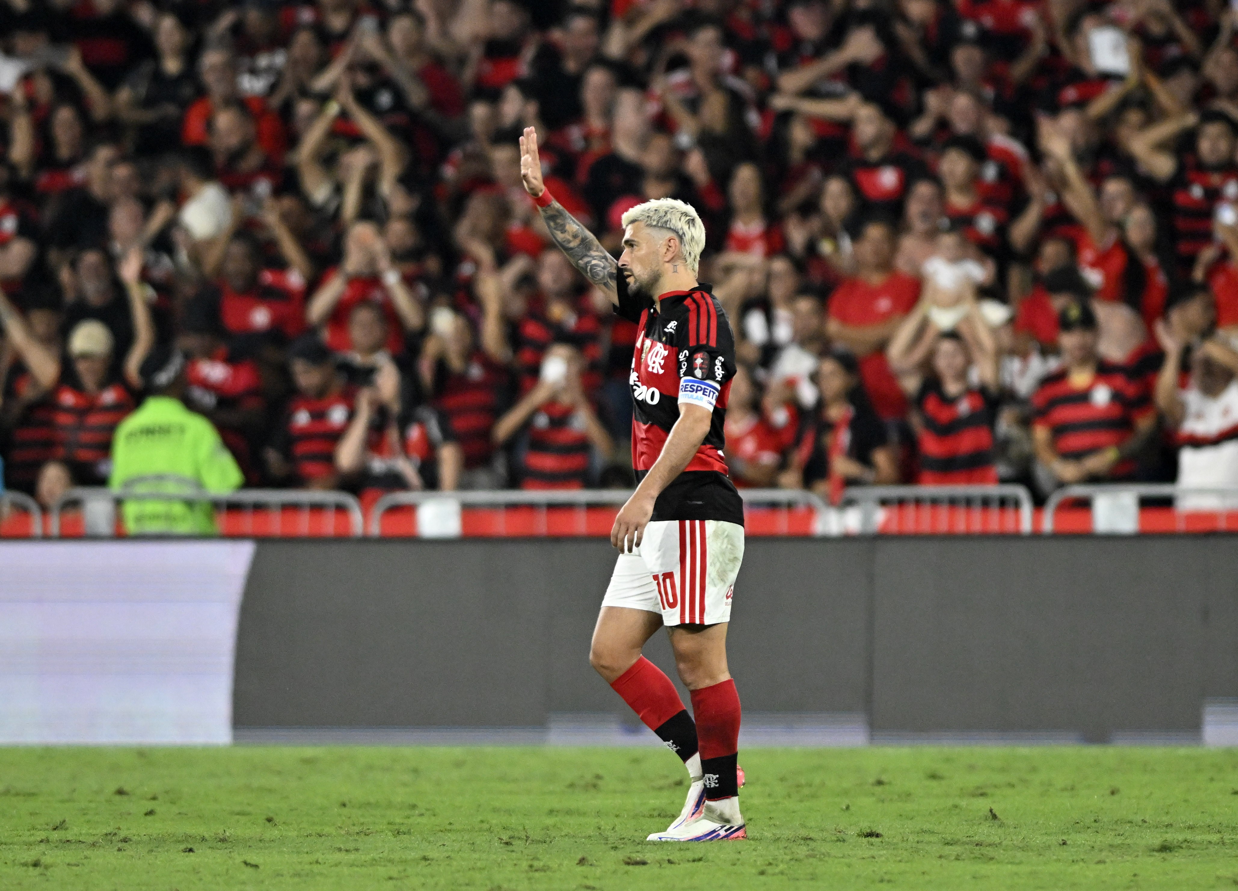 Gol de Arrascaeta no Flamengo: A Comparação Técnica que Intriga os Fans da Libertadores
