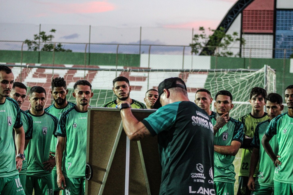 Treino do Sousa conduzido pelo t�cnico Alessandro Telles � Foto: �gatha Luelma / SEC