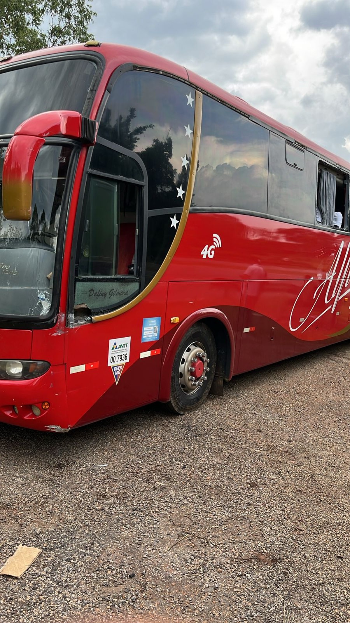 Ônibus do Pouso Alegre sofre acidente após jogo-treino com o Cruzeiro.
