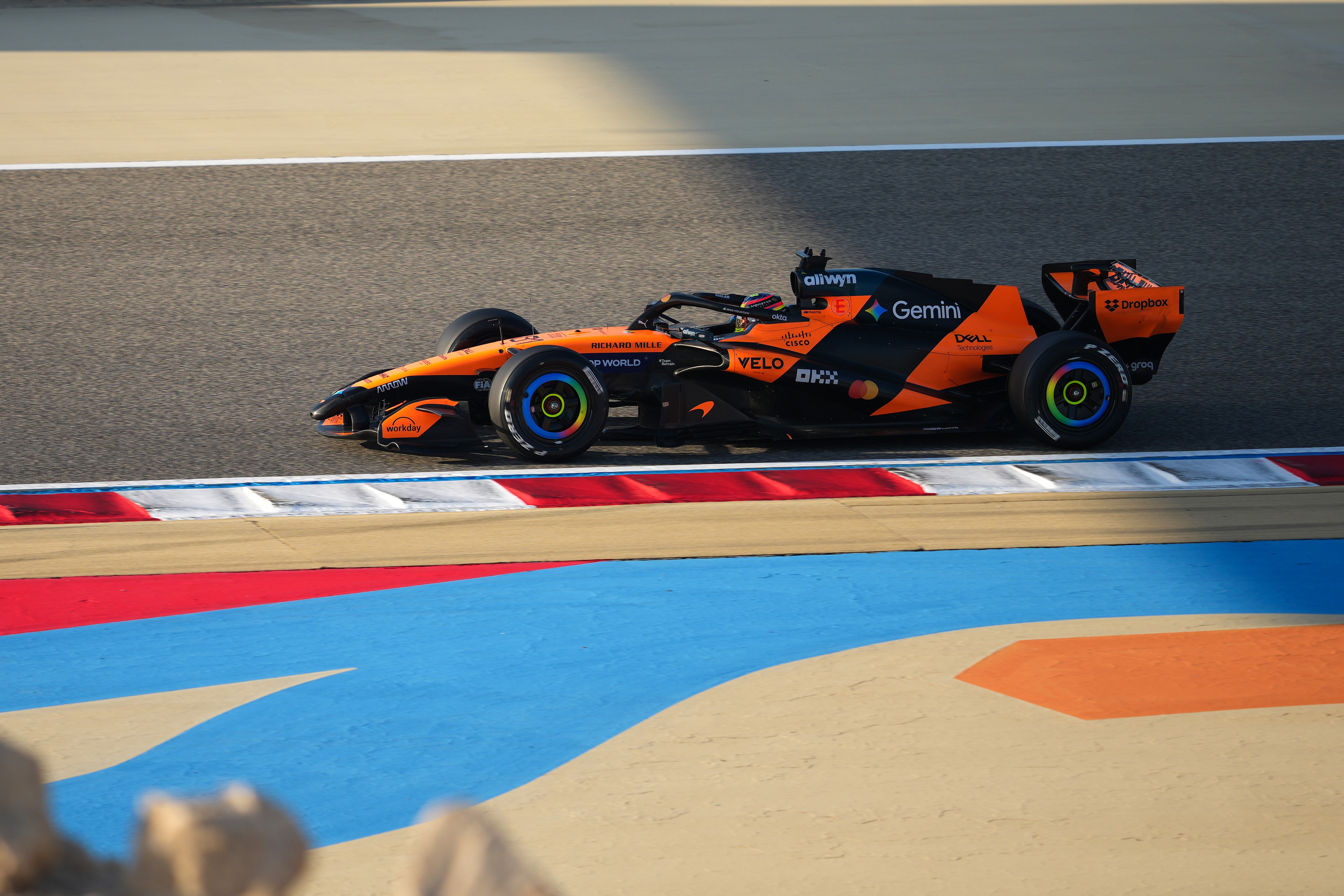 Piastri diz que pilotos vão encontrar "muitas anomalias" nas corridas