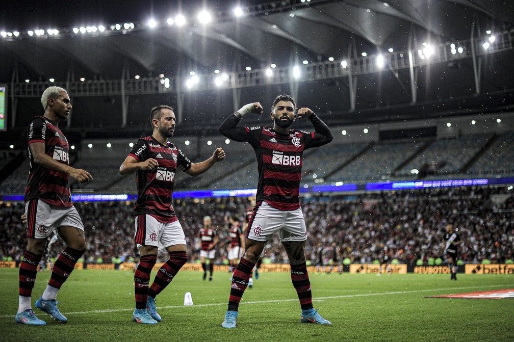 Clube de Regatas do Flamengo - Nosso Time é a Gente em Campo! O Mengão está  escalado para enfrentar o Vasco no primeiro jogo da semi do @cariocao! Pra  cima! #VASxFLA #VamosFlamengo