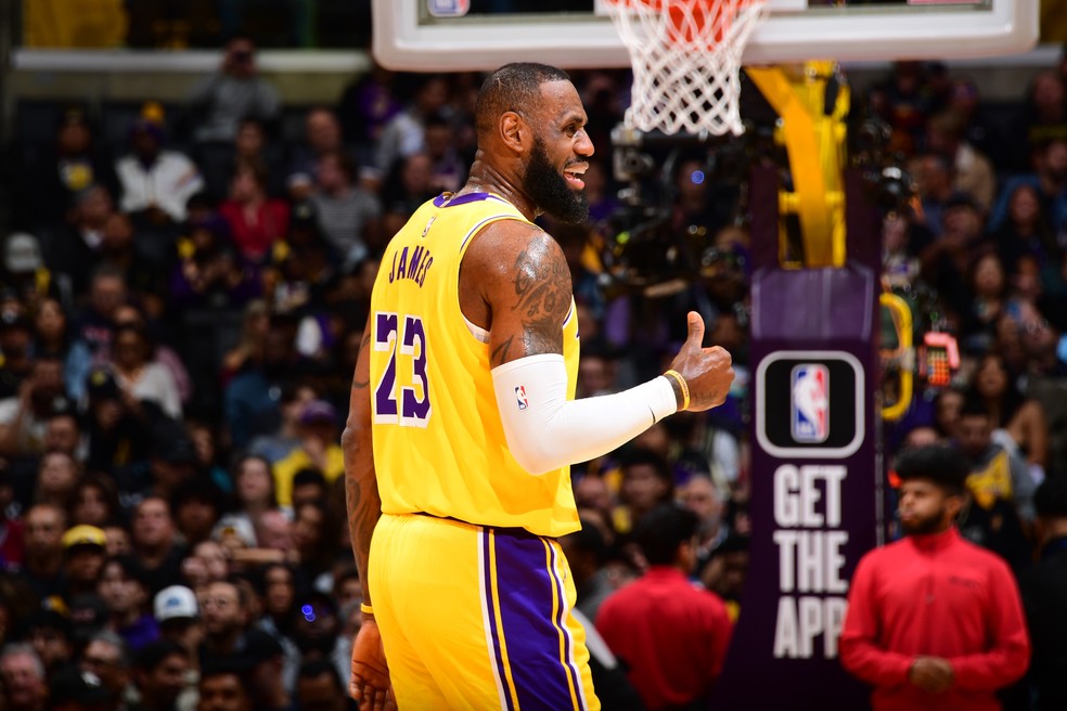 LeBron James LA Lakers NBA — Foto: Adam Pantozzi/NBAE via Getty Images