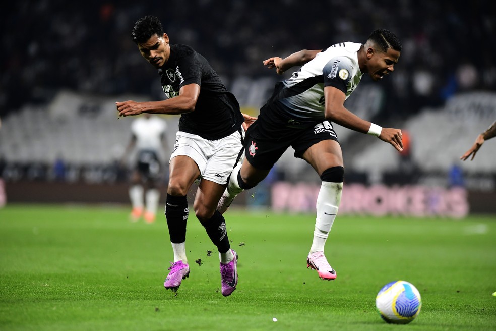 Corinthians x Botafogo, Danilo Barbosa e Wesley — Foto: Marcos Ribolli